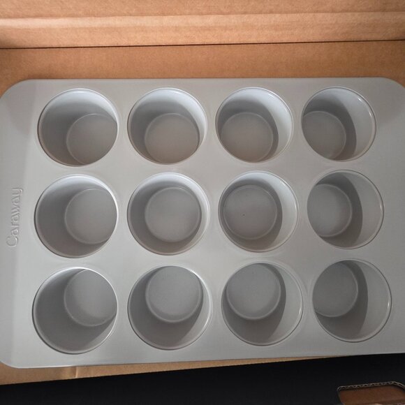 NEW Caraway 12 Cup Muffin Pan in Slate Blue - Picture 2 of 5